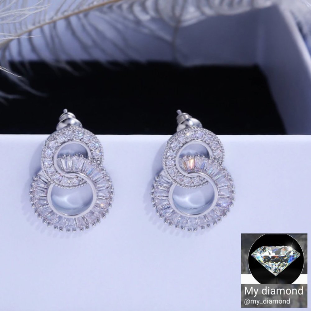 NEW 18K White Gold Diamond Double Circle Earrings - Picture 3 of 6